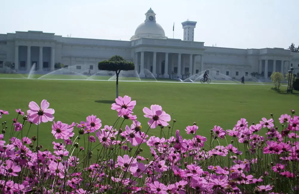 Dehradun to Roorkee Taxi Service